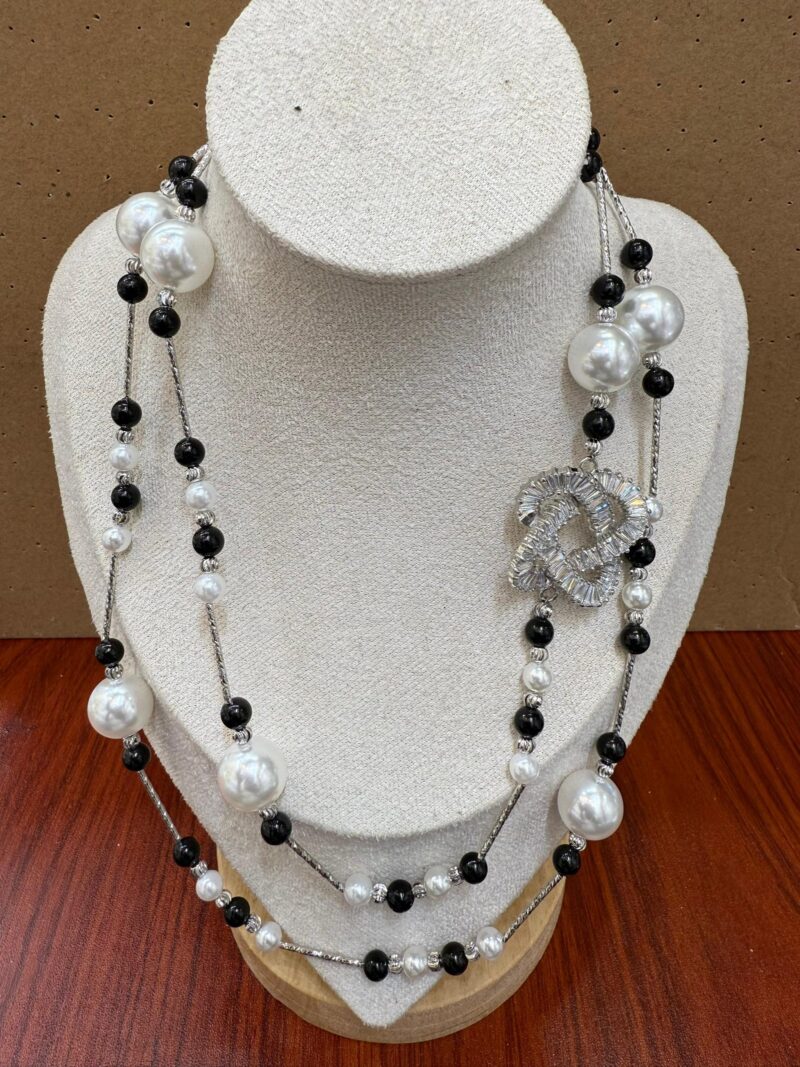 4255 - CP15000 - Collier blanc et noir
